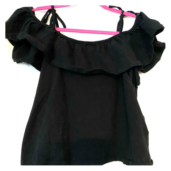 Who What Wear Tops - 5/$25 Who What Wear Women’s Off Shoulder Top Sz LG